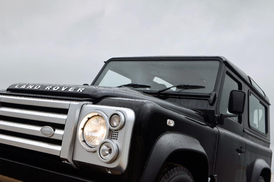  Land Rover Defender SVX 60th Anniversary Edition 2008 года  (фото 11 из 35)